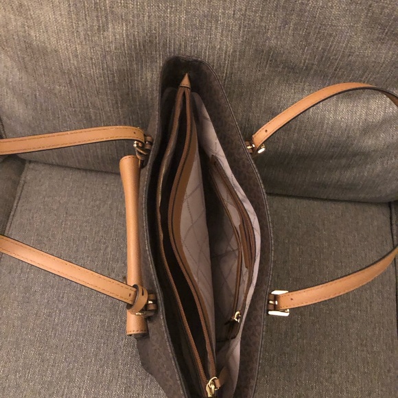 👜Michael Kors NS Jet Set with Large Fulton Clutch Zip  Wallet, Brown Acorn - Picture 5 of 15